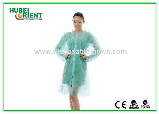 Green Tyvek Disposable Lab Coats With Nylon Fastener Tape Closure For Prevent Dust